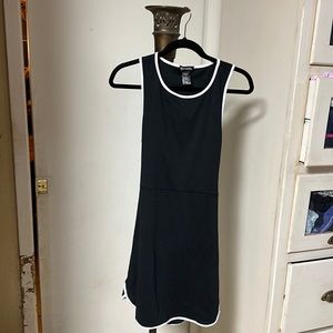 NWT SZ L Casual dress with cutout on back
